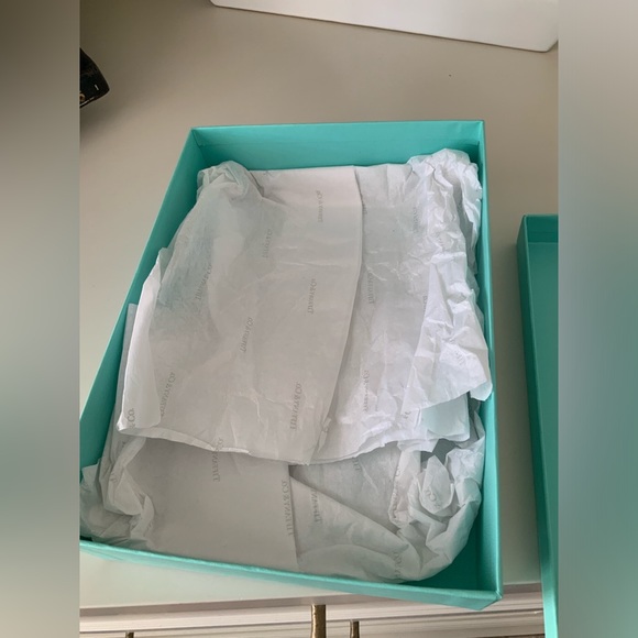 TIFFANY & CO. Medium Gift Box BRAND NEW - Picture 3 of 10